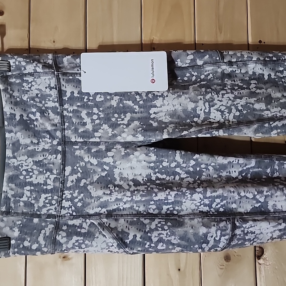 Lululemon High Rise Invigorate  NWT  Tights Leggings Size 4 - Picture 3 of 7